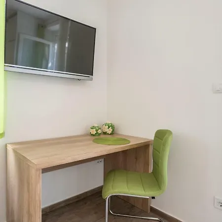 Maggy & Anna Apartment Split
